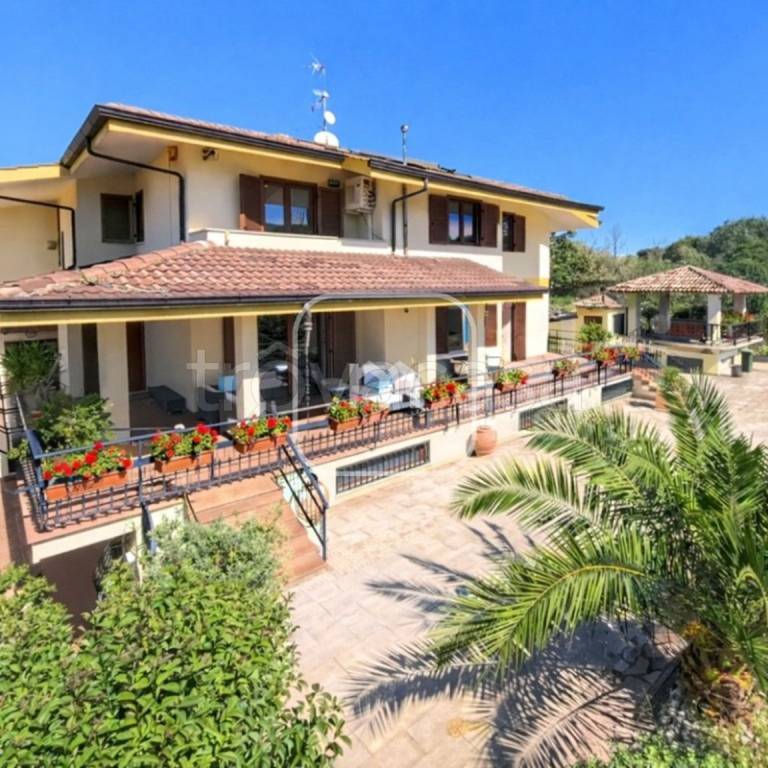 casa indipendente in vendita a Frascati in zona Prataporci