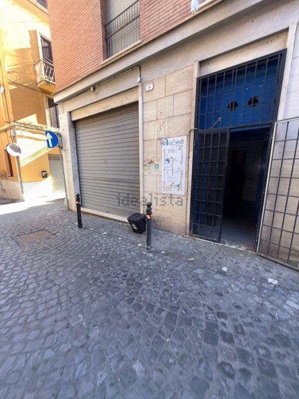locale commerciale in vendita a Frascati