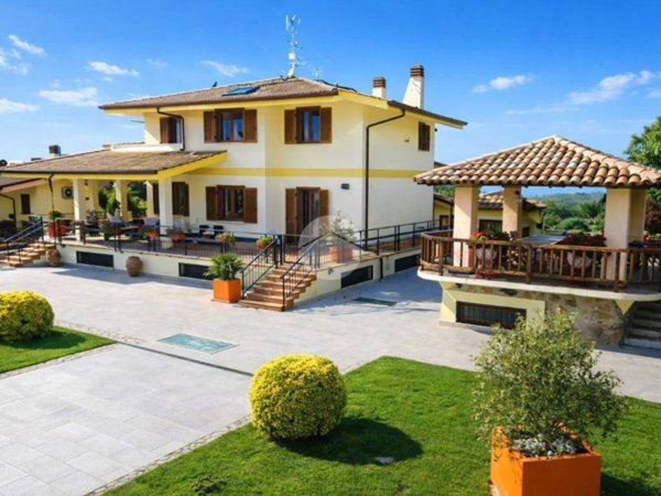 casa indipendente in vendita a Frascati in zona Prataporci
