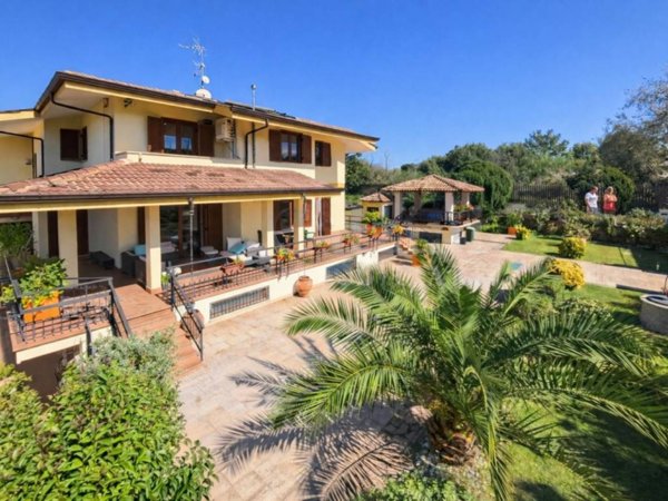casa indipendente in vendita a Frascati in zona Prataporci