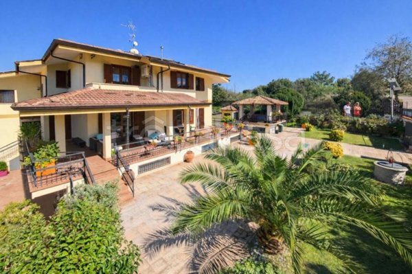casa indipendente in vendita a Frascati in zona Prataporci