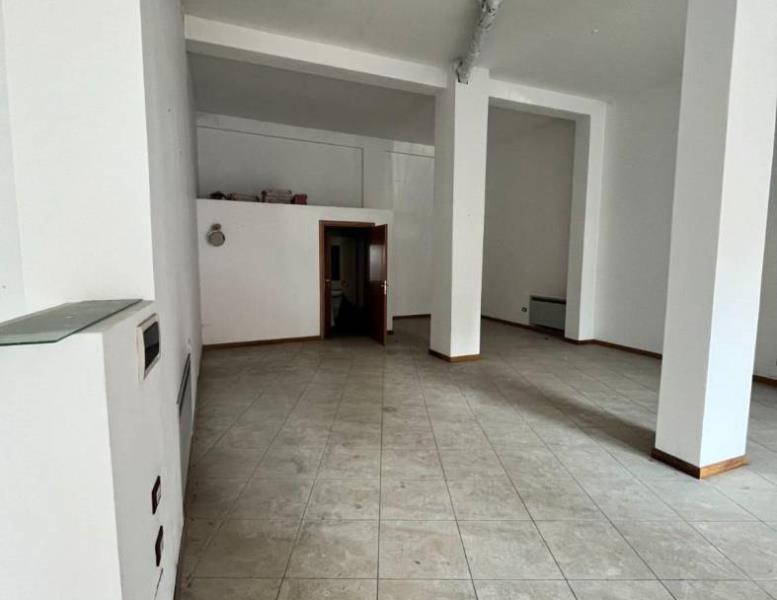 locale commerciale in vendita a Frascati