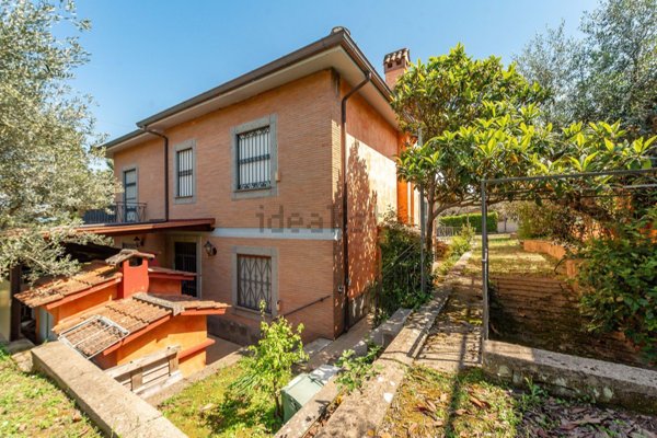 casa indipendente in vendita a Frascati in zona Cisternole
