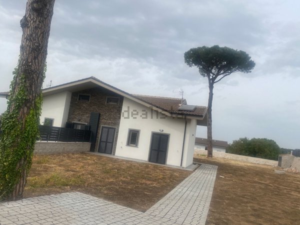 casa indipendente in vendita a Frascati