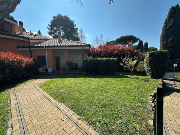 casa indipendente in vendita a Frascati