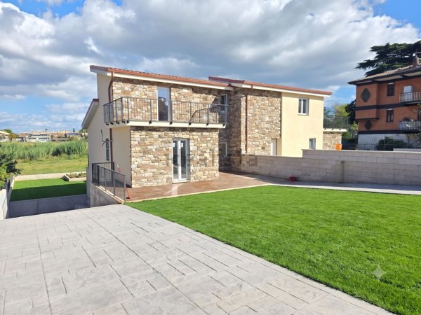 casa indipendente in vendita a Frascati