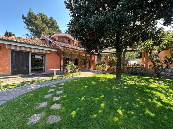 casa indipendente in vendita a Frascati