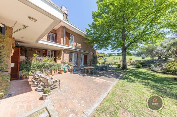 casa indipendente in vendita a Frascati in zona Prataporci