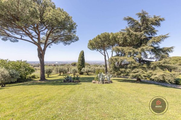 casa indipendente in vendita a Frascati in zona Prataporci
