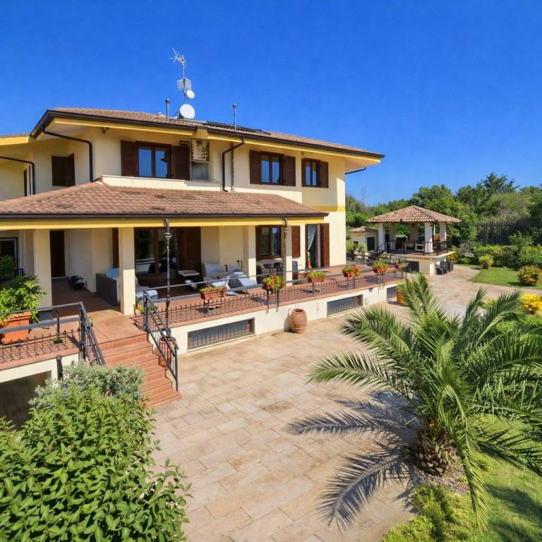 casa indipendente in vendita a Frascati in zona Prataporci