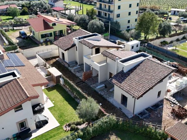 casa indipendente in vendita a Frascati in zona Cisternole