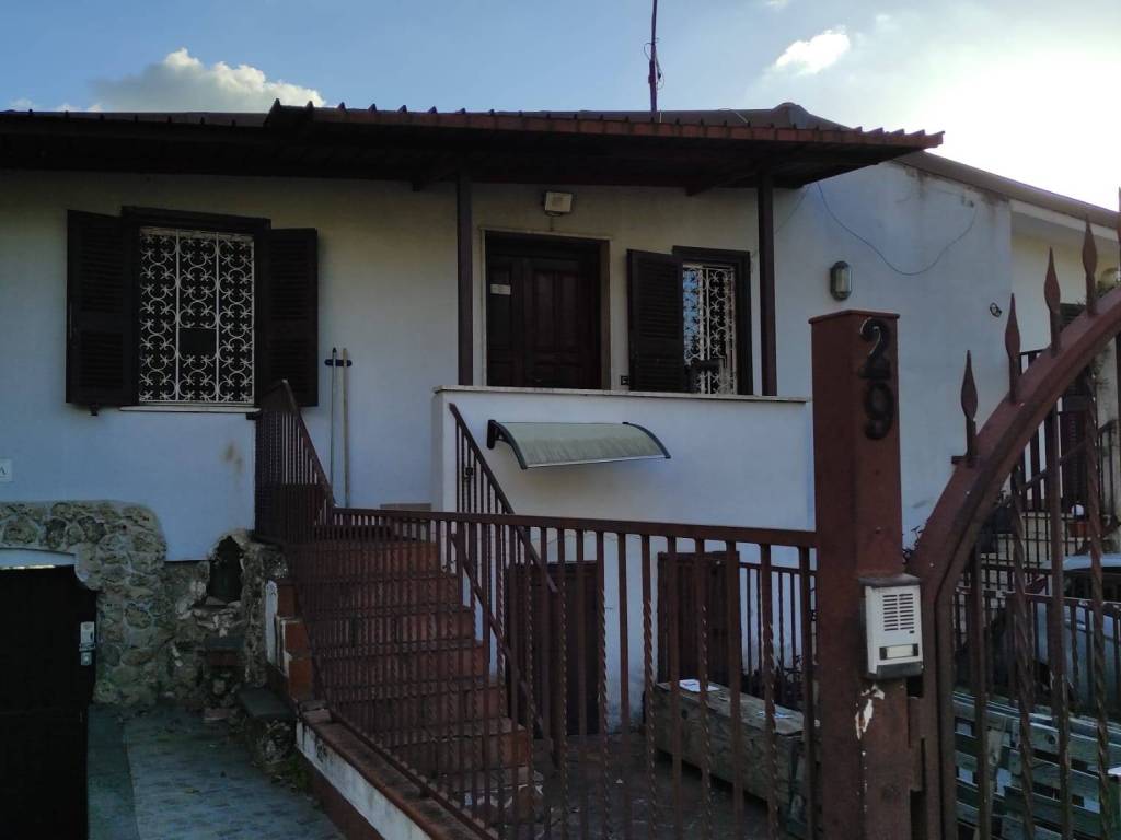 appartamento in vendita a Frascati in zona Cisternole