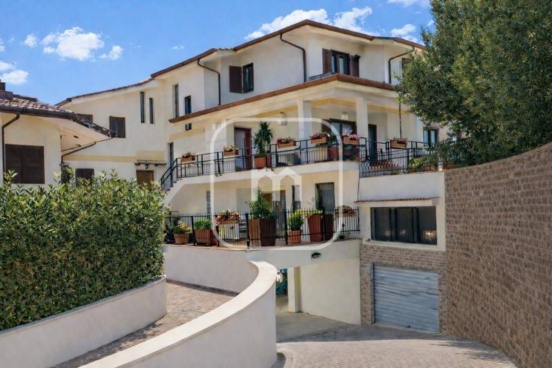 casa indipendente in vendita a Frascati in zona Prataporci