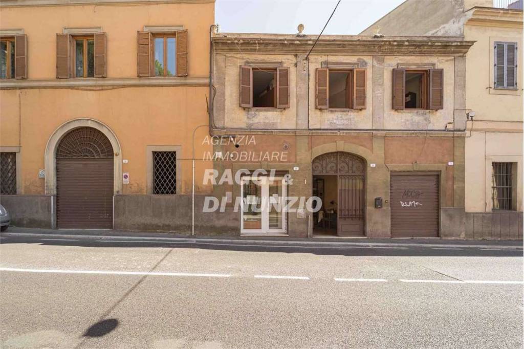 locale commerciale in vendita a Frascati