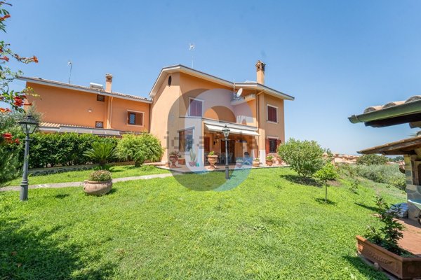casa indipendente in vendita a Frascati