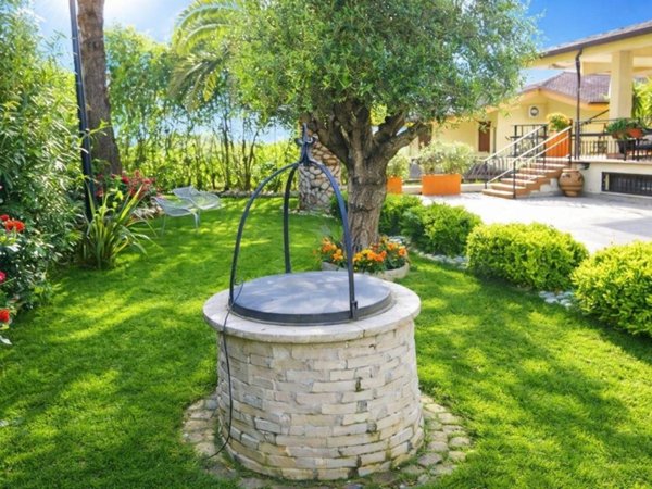 casa indipendente in vendita a Frascati in zona Prataporci