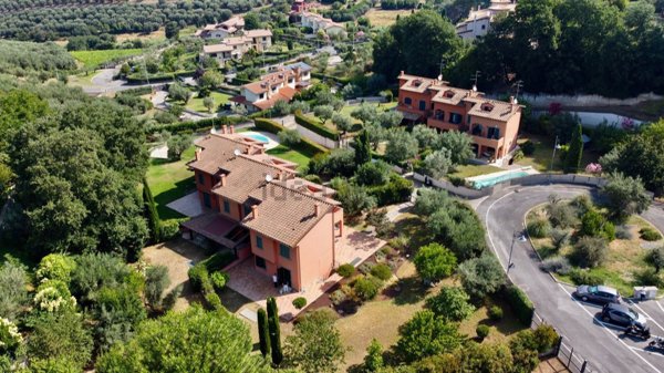 casa indipendente in vendita a Frascati