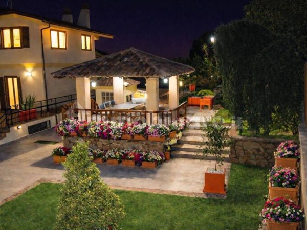 casa indipendente in vendita a Frascati in zona Prataporci