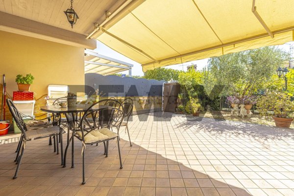 appartamento in vendita a Frascati in zona Cisternole