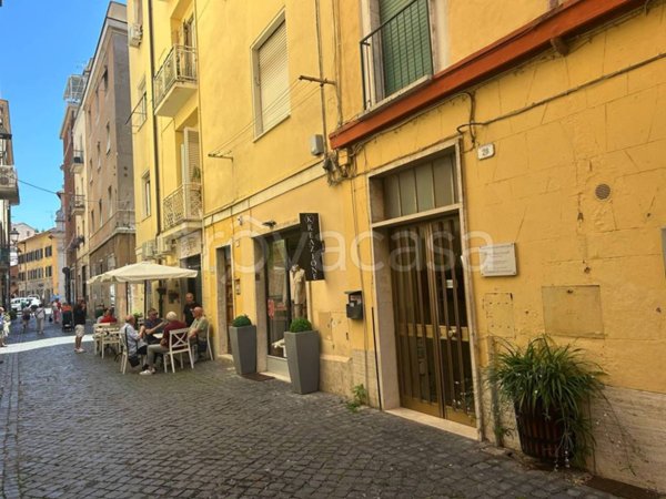locale commerciale in vendita a Frascati