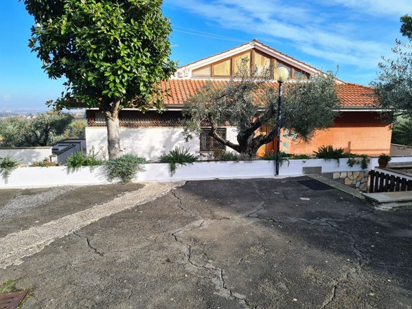 casa indipendente in vendita a Frascati