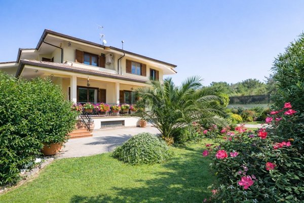 casa indipendente in vendita a Frascati in zona Prataporci