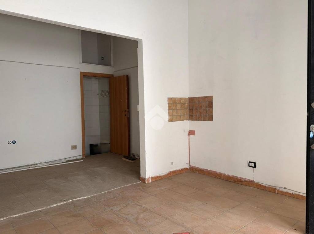 locale commerciale in vendita a Frascati