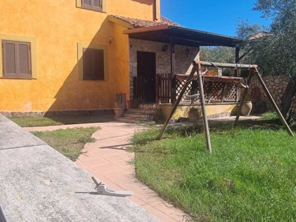 casa indipendente in vendita a Frascati in zona Cisternole