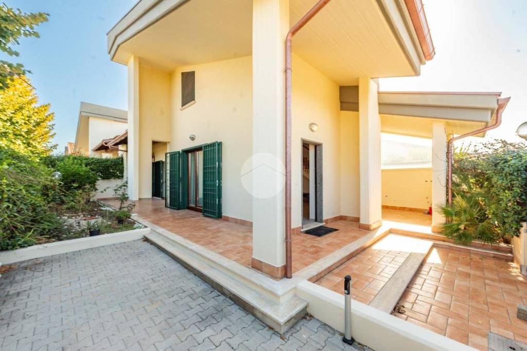 casa indipendente in vendita a Frascati in zona Cisternole