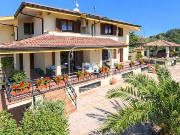 casa indipendente in vendita a Frascati in zona Prataporci