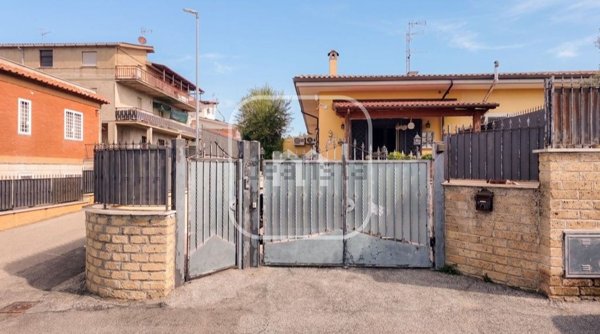casa indipendente in vendita a Frascati in zona Cisternole