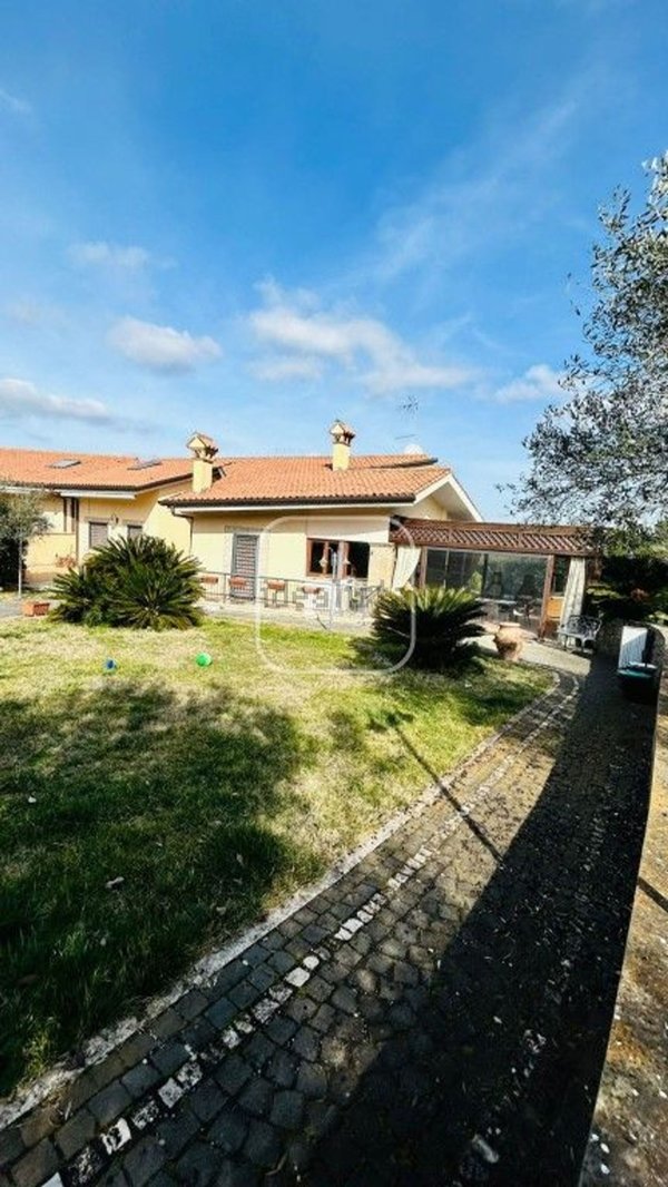 casa indipendente in vendita a Frascati in zona Cisternole