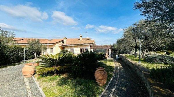 casa indipendente in vendita a Frascati in zona Cisternole