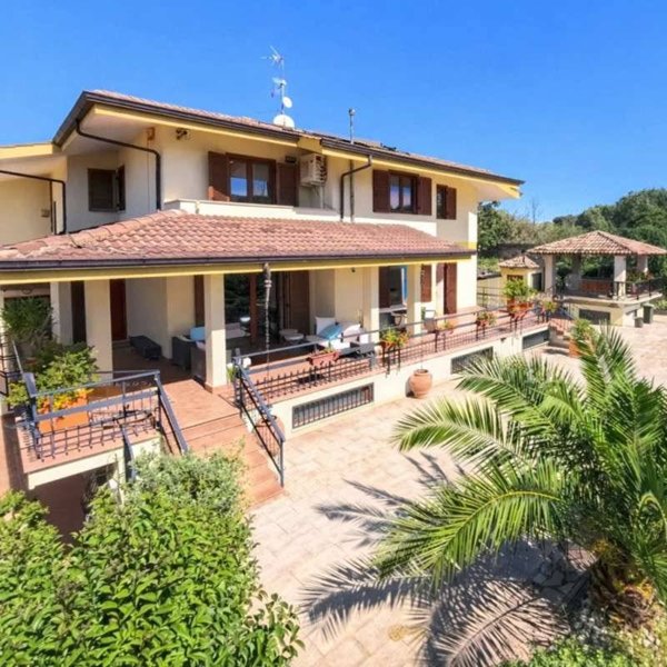 casa indipendente in vendita a Frascati in zona Prataporci