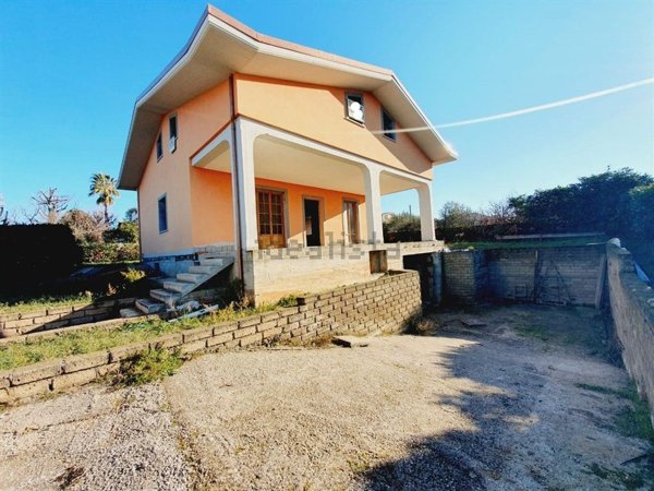 casa indipendente in vendita a Gallicano nel Lazio