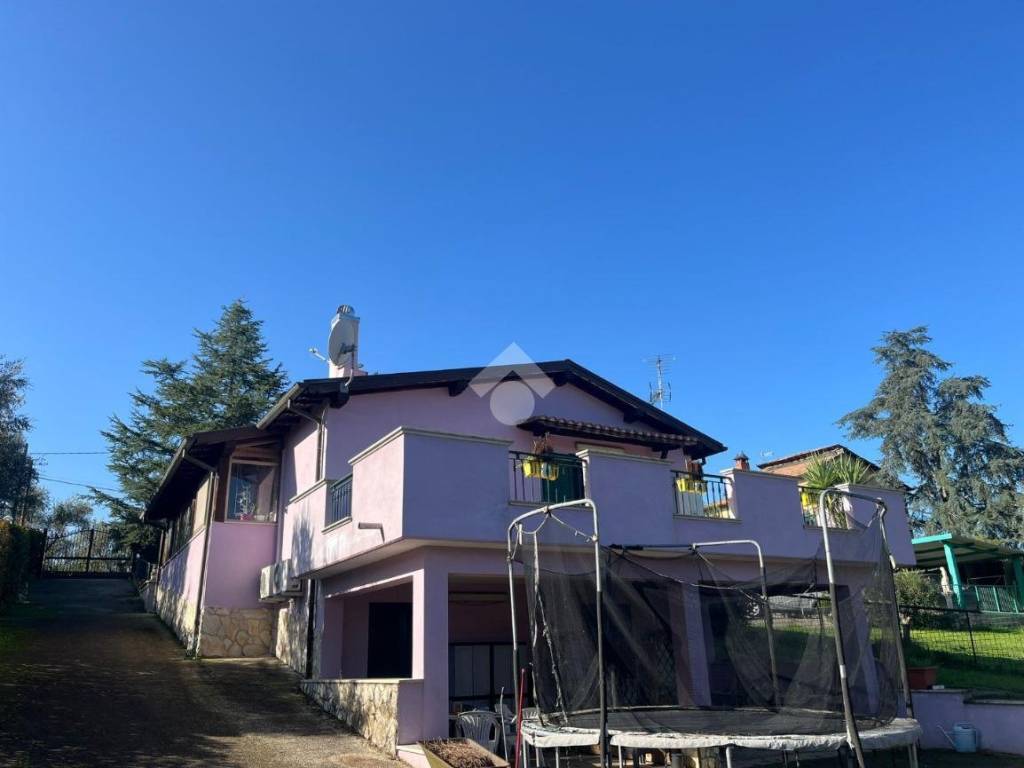 casa indipendente in vendita a Gallicano nel Lazio