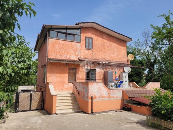casa indipendente in vendita a Gallicano nel Lazio