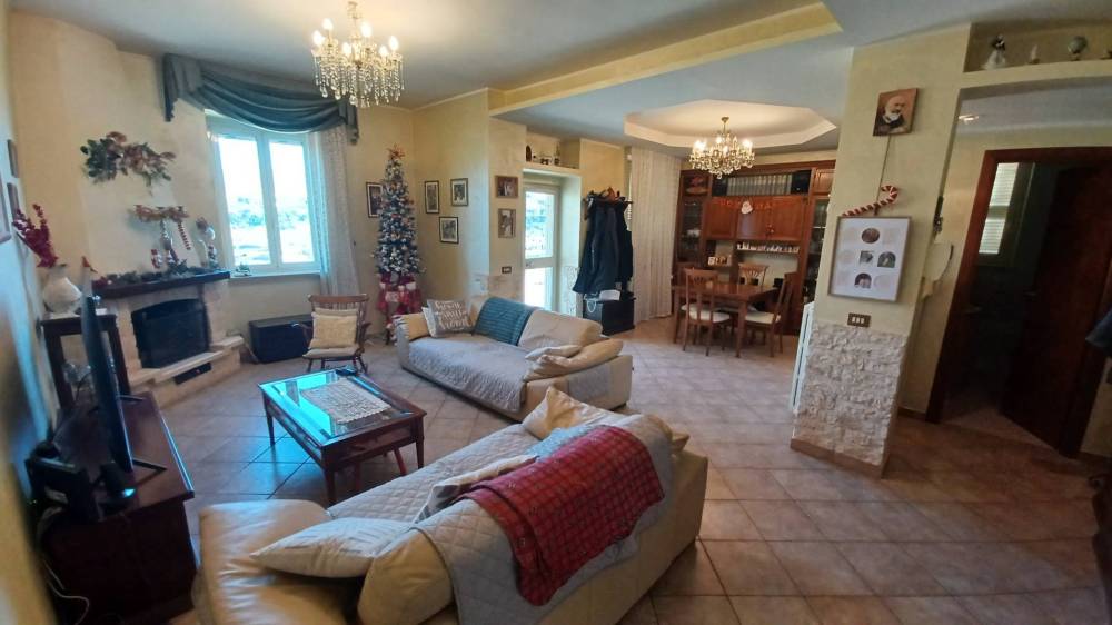 casa indipendente in vendita a Gallicano nel Lazio
