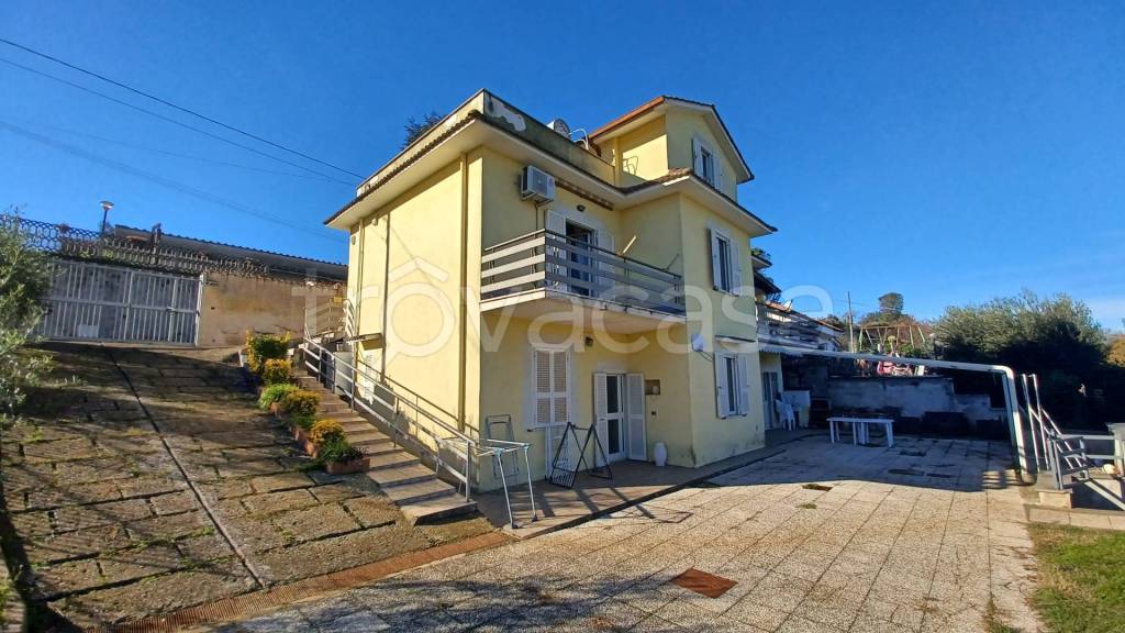 casa indipendente in vendita a Gallicano nel Lazio