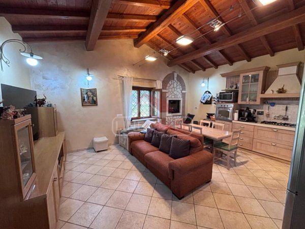 casa indipendente in vendita a Gallicano nel Lazio
