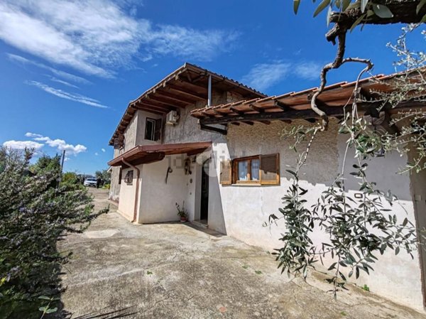 casa indipendente in vendita a Gallicano nel Lazio