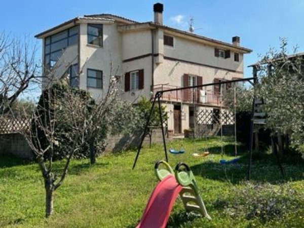 casa indipendente in vendita a Gallicano nel Lazio