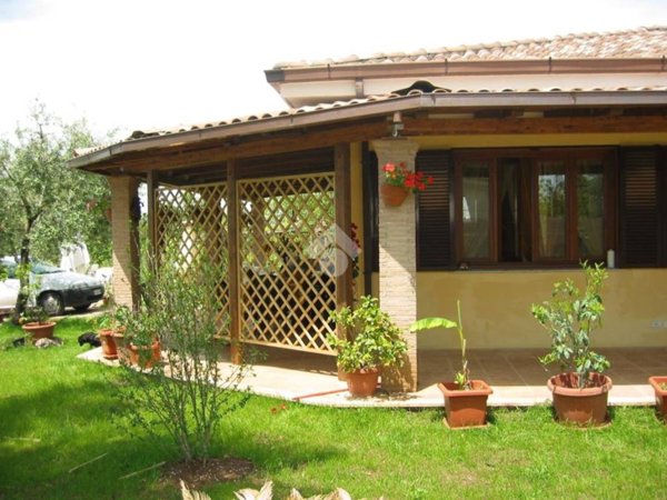 casa indipendente in vendita a Gallicano nel Lazio