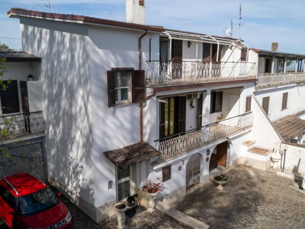 casa indipendente in vendita a Gallicano nel Lazio