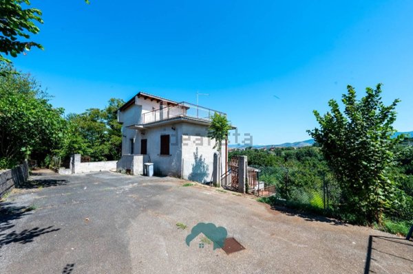 casa indipendente in vendita a Gallicano nel Lazio