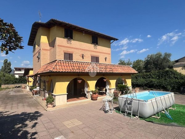 casa indipendente in vendita a Gallicano nel Lazio