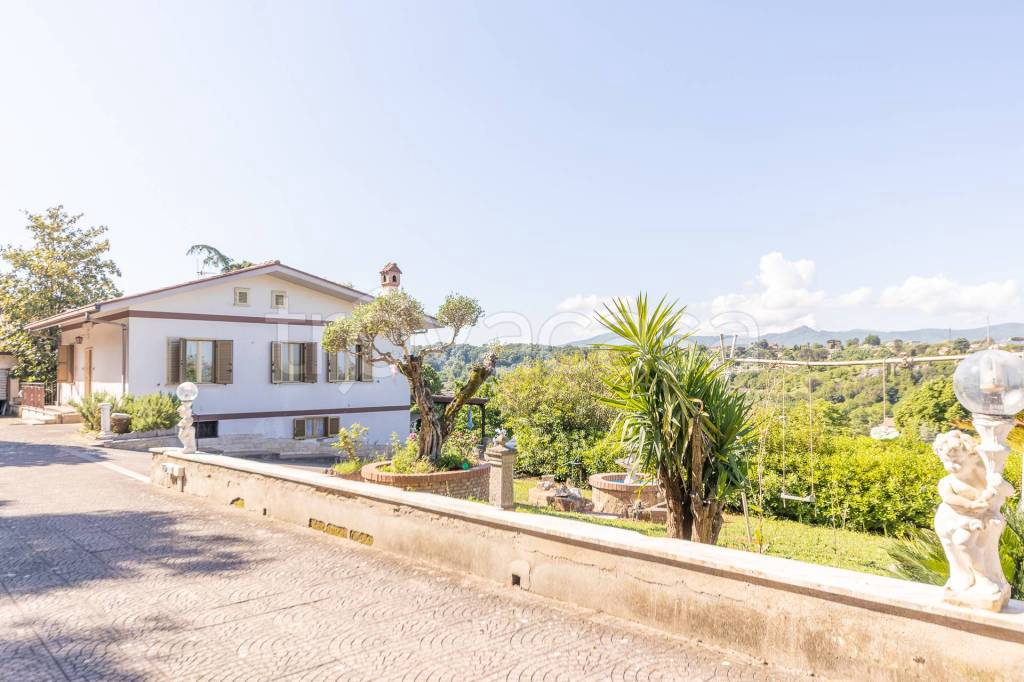 casa indipendente in vendita a Gallicano nel Lazio