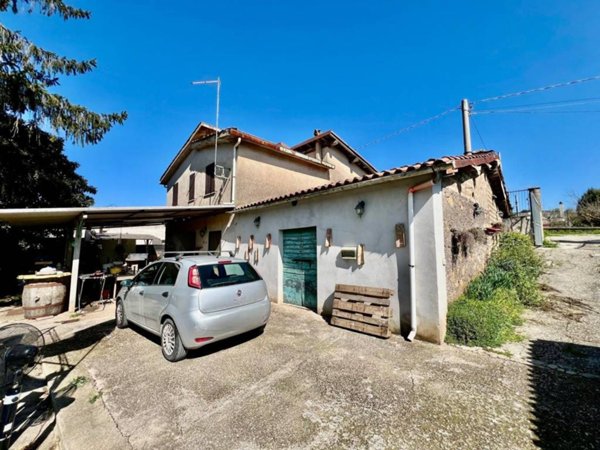 casa indipendente in vendita a Gallicano nel Lazio
