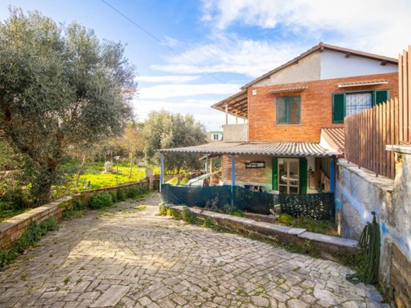 casa indipendente in vendita a Gallicano nel Lazio
