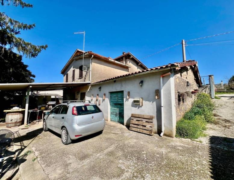 casa indipendente in vendita a Gallicano nel Lazio